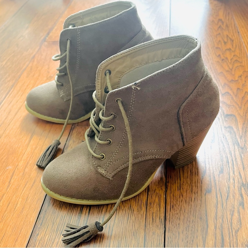 MINT Brown Faux Suede Lace Up Heeled Ankle Boots with  Tassels, US 7